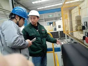 軟飾車間邀請吸覆機廠家到廠指導，助力技術推廣與效率提升